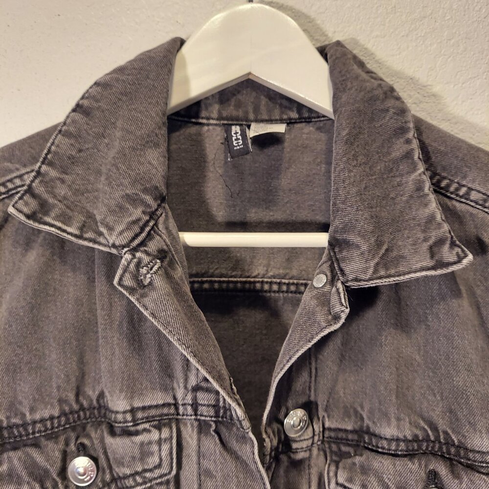 H&M Divided Grey Wash Denim Jacket 100% Cotton Size 6 - Picture 3 of 11